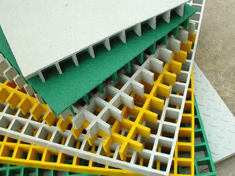 Industrial fiberglass covered grating