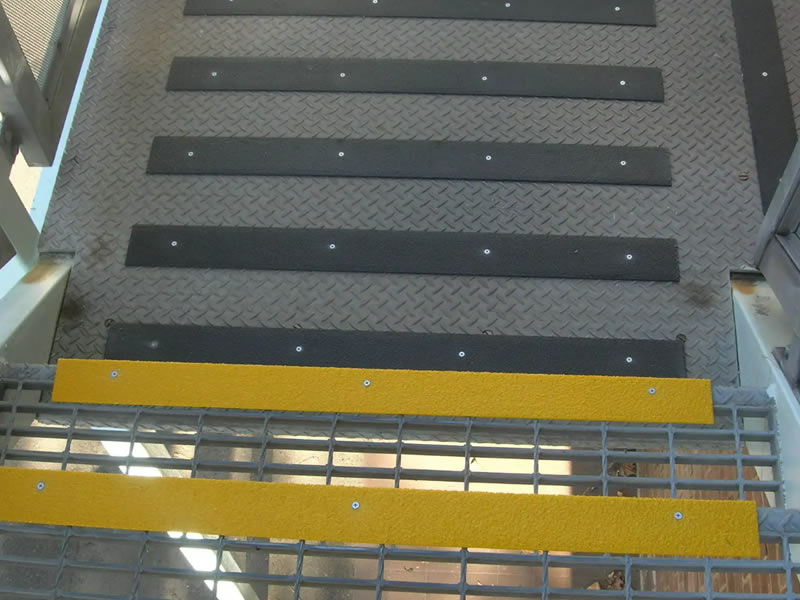 Solid Covered Fiberglass Molded Grating